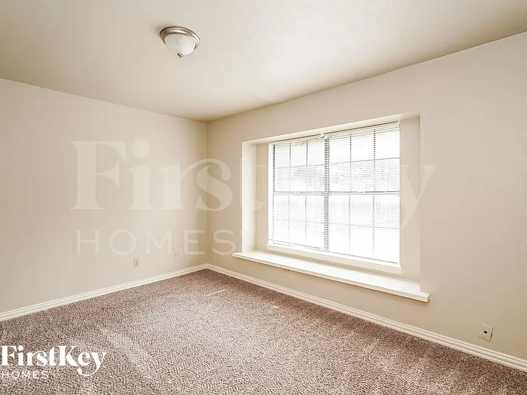 7116 Wayfarer Trl — Photo 11