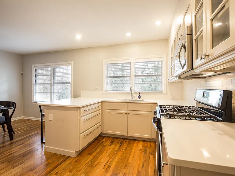 2091 Howell Mill Rd NW — Photo 3