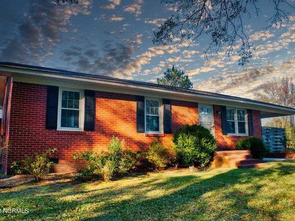 319 E Lanier Street, Wallace, NC 28466