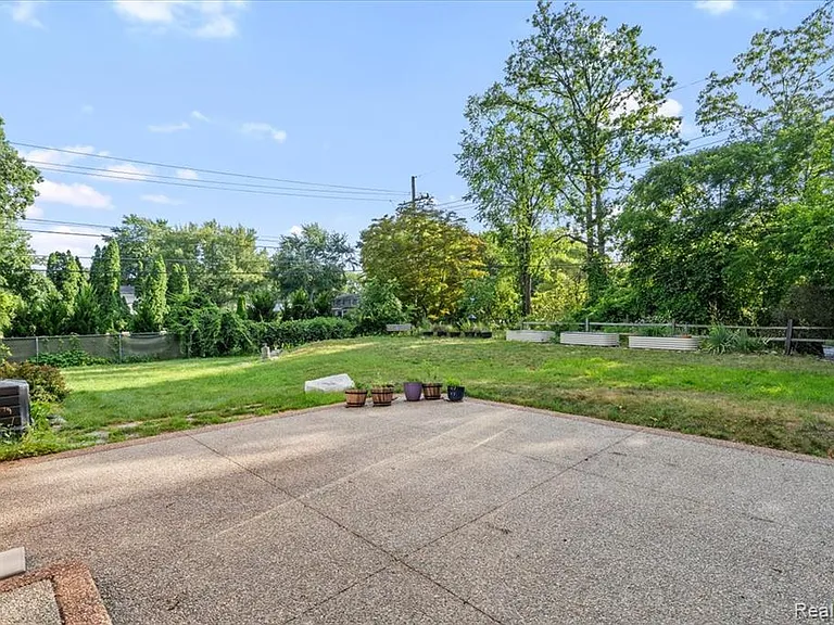 5476 Van Ness Dr — Photo 46