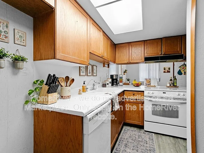 2 bed, 2.0 bath, 978 sqft, $1,200 — Photo 2