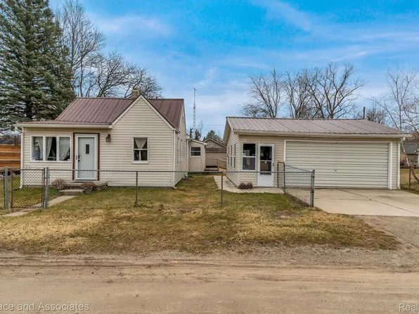 7298 Birchcrest Rd, Lexington, MI 48450