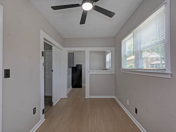 3rd image of 700 Murphy Ave APT A