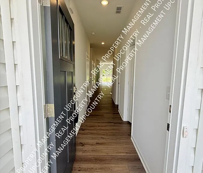 131 Holly Oak Ct — Photo 2