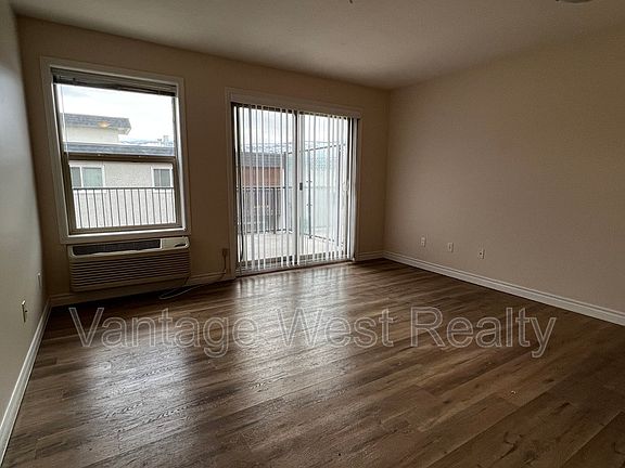 2nd image of 598 Sutherland Ave #303