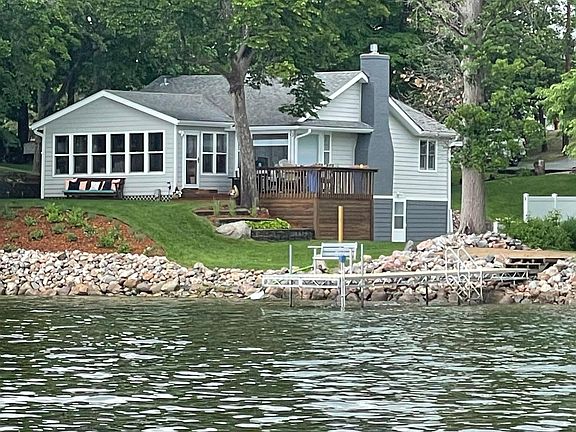 2nd image of 1324 E Shore Dr