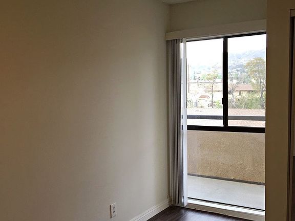 3rd image of 1725 Grismer Ave APT 306