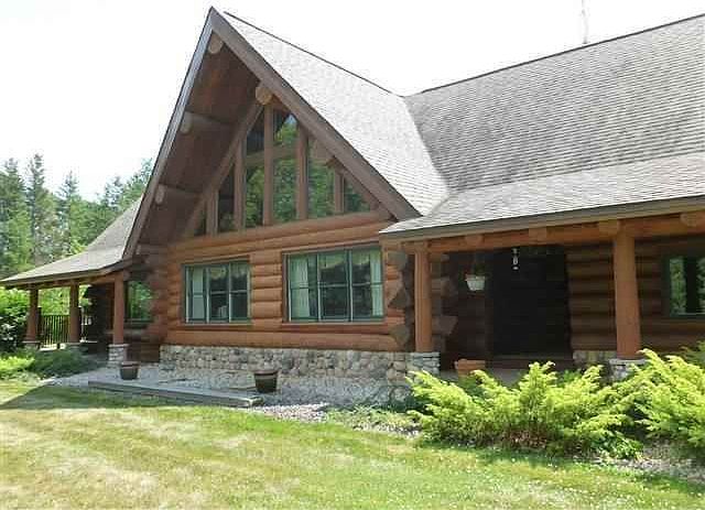 1st image of 935 Woodland Cir