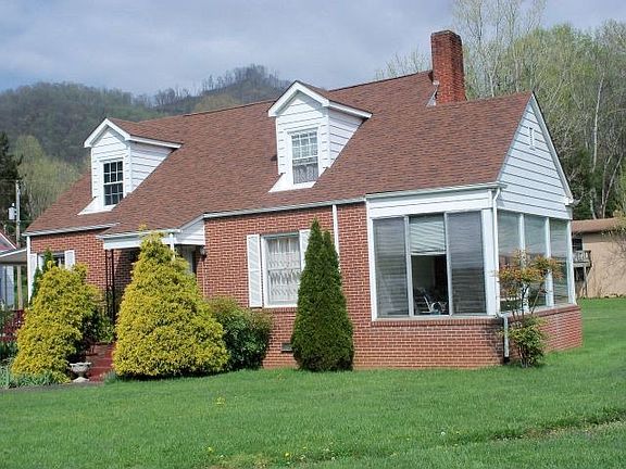 2nd image of 761 Skyland Dr