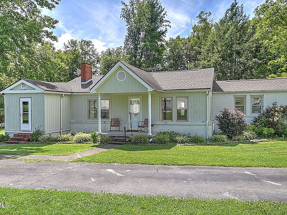 2nd image of 851 Adkins Ln