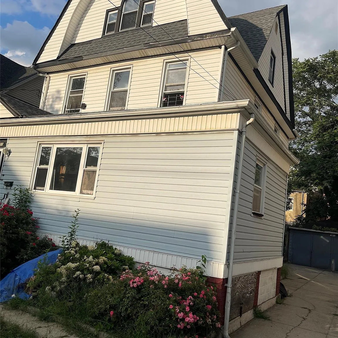 3 bed, 2.0 bath, 1100 sqft, $3,800 — Photo 2