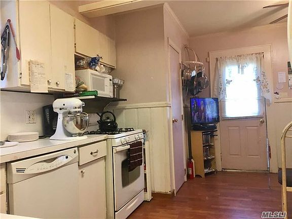 4th image of 2533 Central Ave