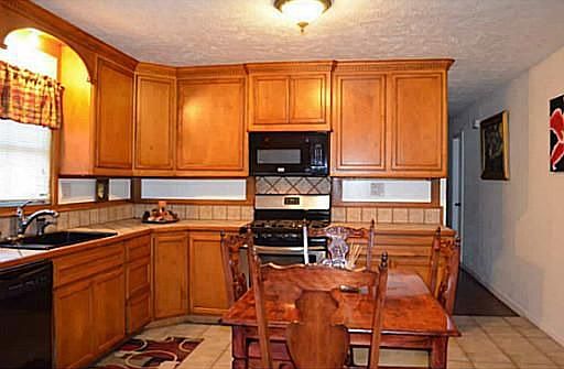 4th image of 2201 Russell Dr