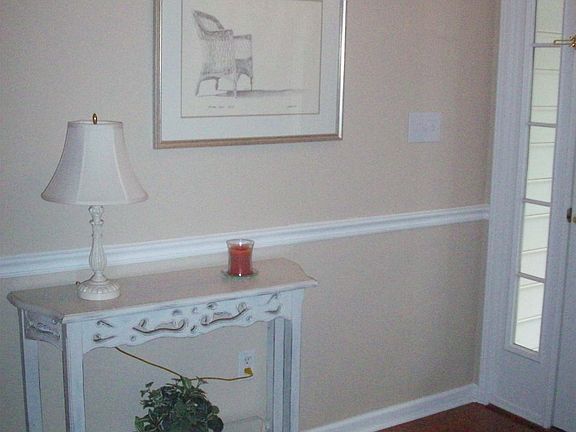 2nd image of 107 Mackinley Cir