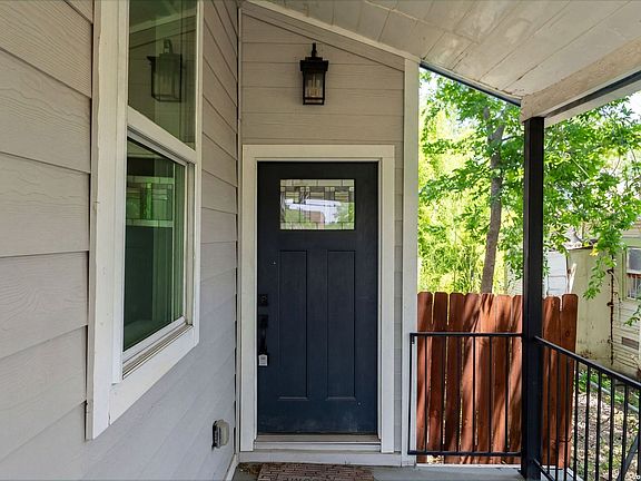 4th image of 435 Belmont