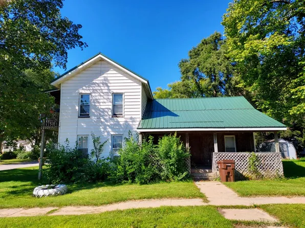 320 W Sherman St, Carson City, MI 48811