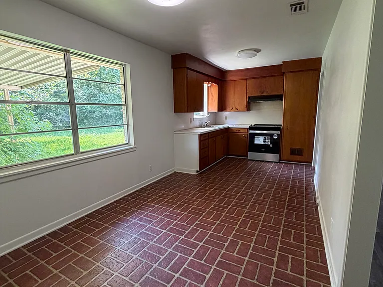 3501 Central St — Photo 3