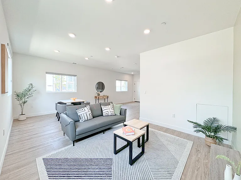 1743 Armacost Ave — Photo 32