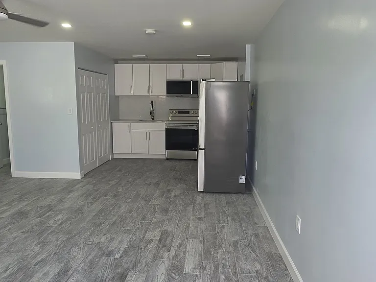 3740 SW 40th St #2 — Photo 2