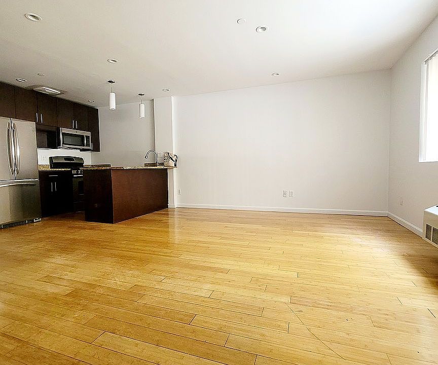 1st image of 499 Vanderbilt Ave APT 1