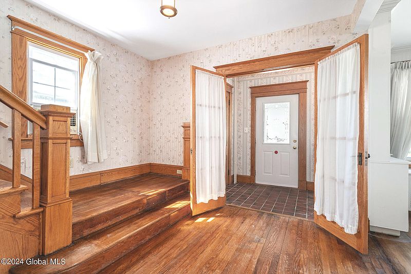 4th image of 36 Elsmere Avenue