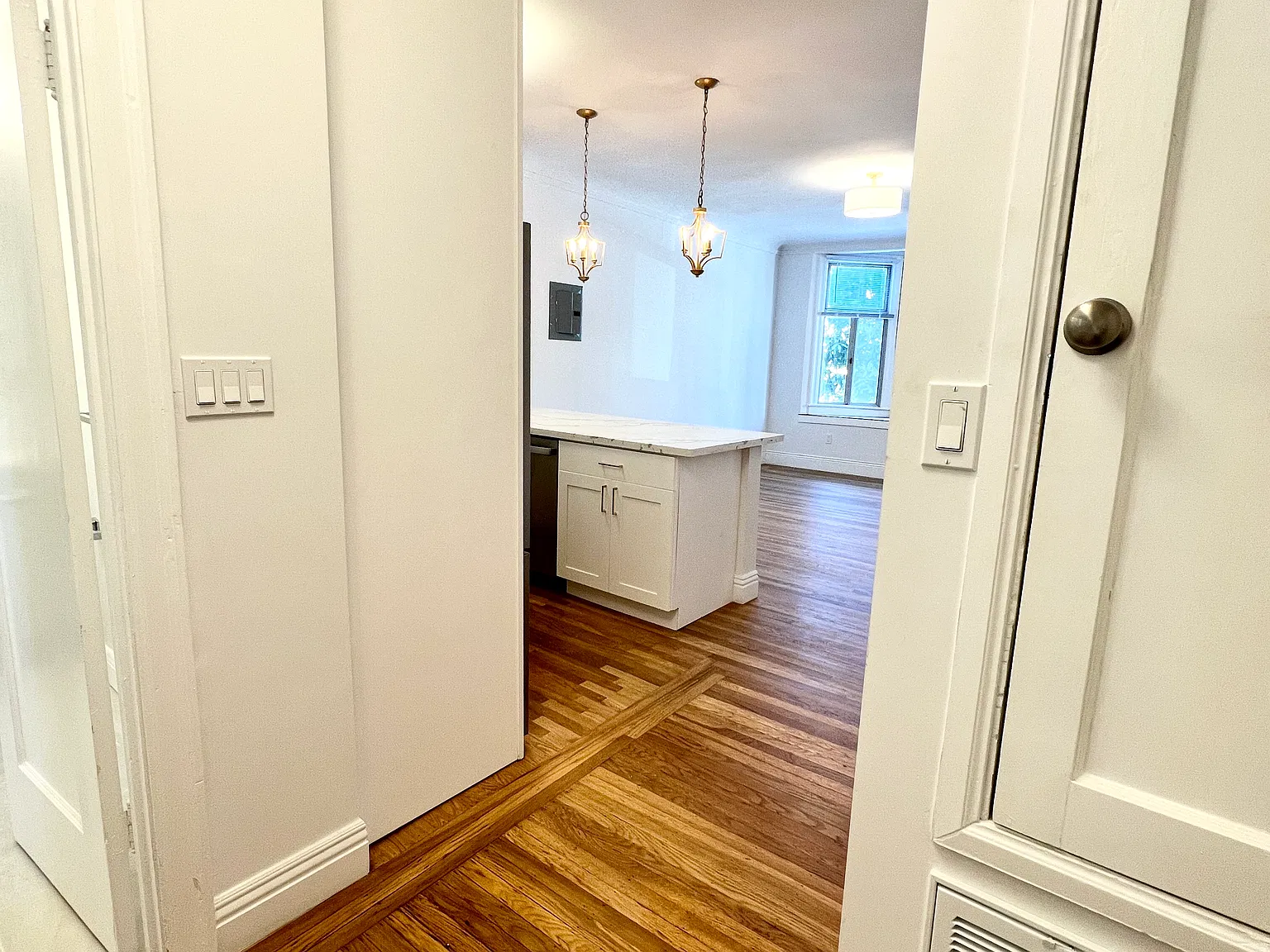 1 bed, 600 sqft, $4,295 — Photo 2