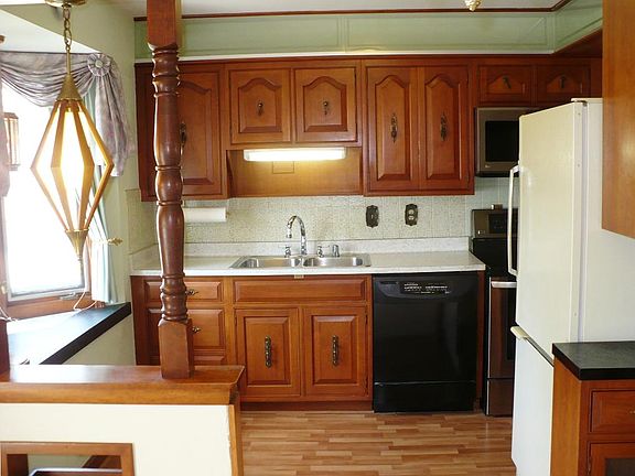 4th image of 2431 W Warnimont Ave