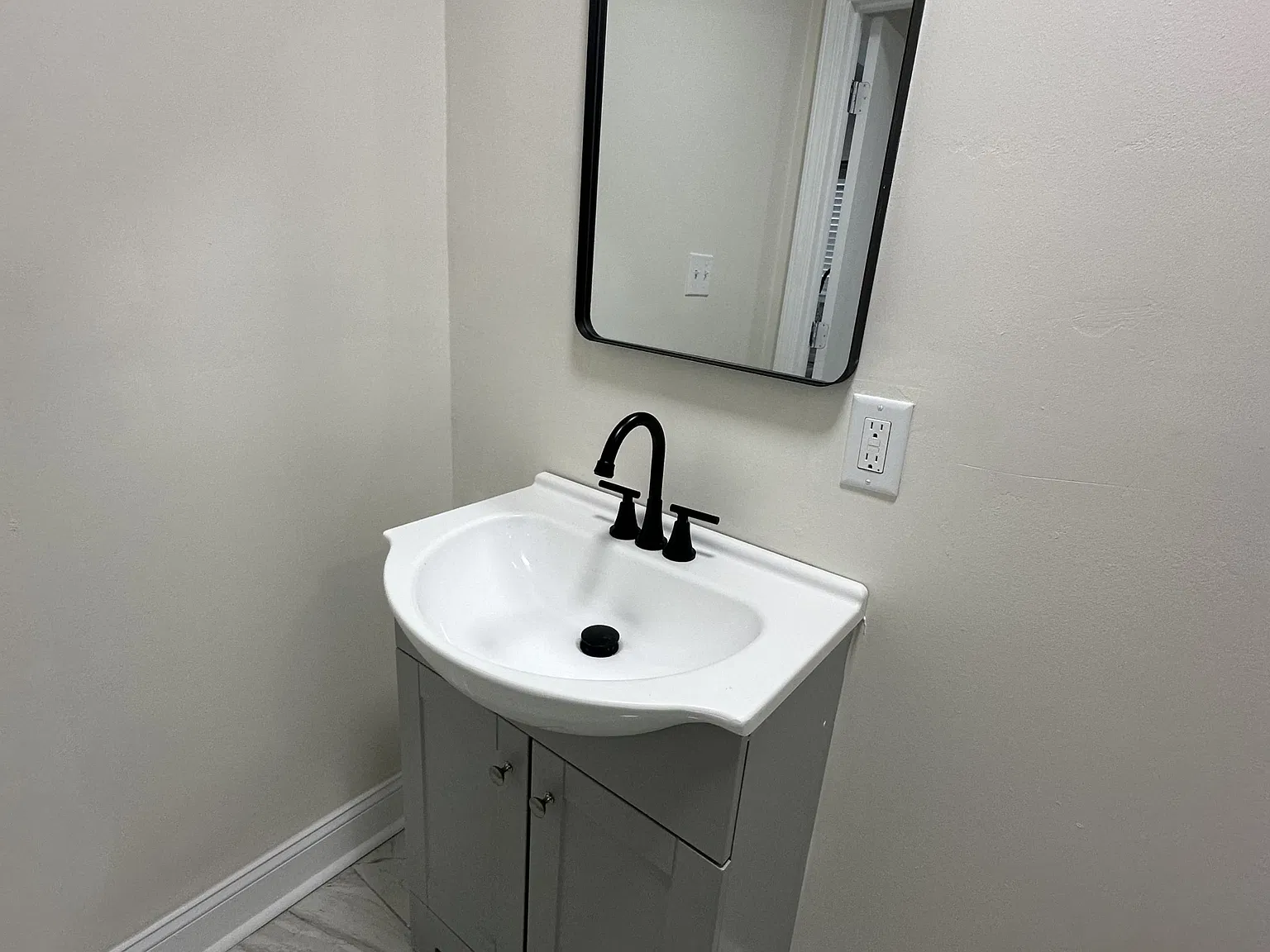 4357 Capitol Avenue - B — Photo 2