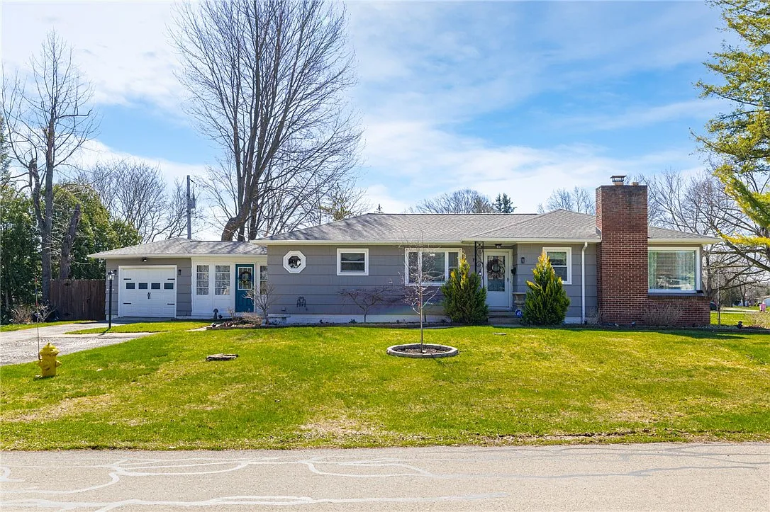 19 Earl Dr photo 1