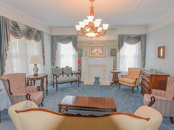 3rd image of 102 Wardlaw St