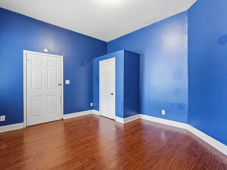 309 W 41st St #B — Photo 15