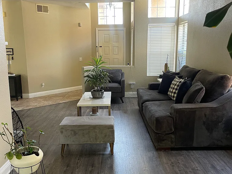 1586 Avenida Guillermo — Photo 9