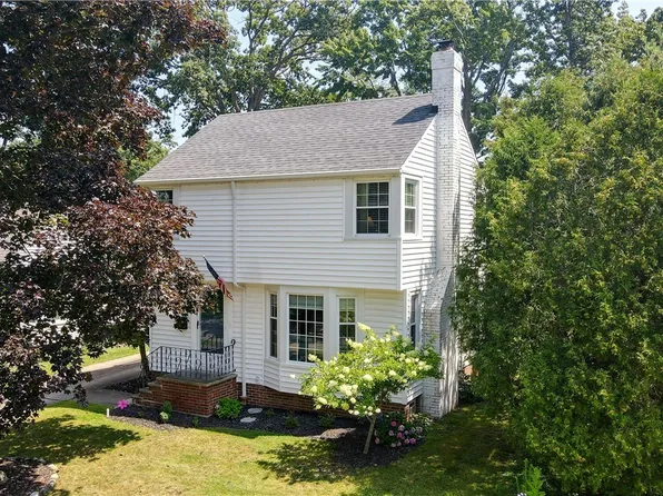 527 Juneway Dr, Bay Village, OH 44140