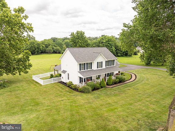 4th image of 37 Tilburg Ln