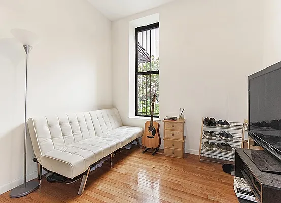 Rented by Warburg | media 48