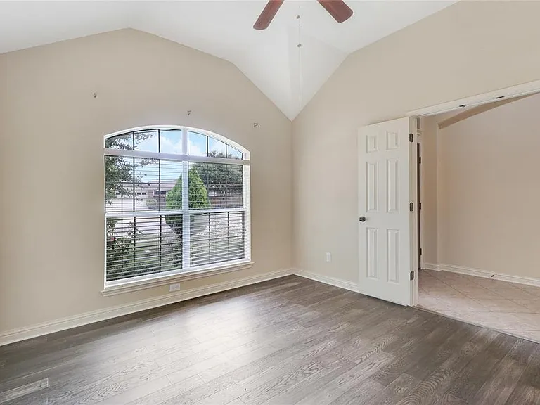 3608 Glastonbury Trl — Photo 4