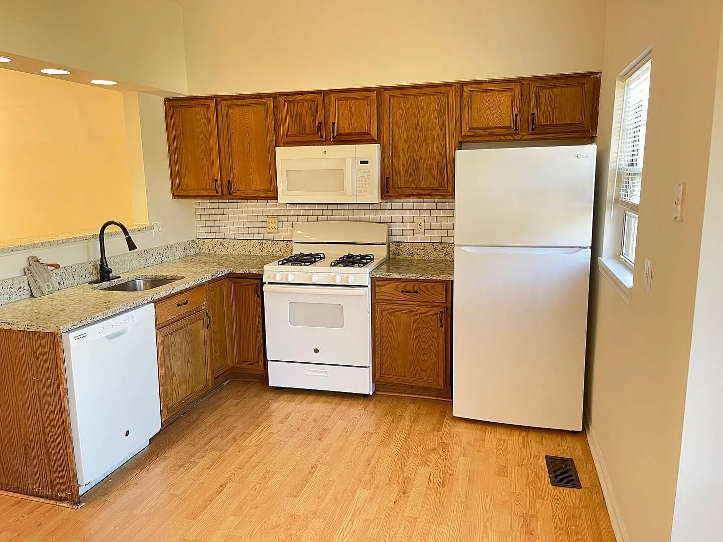 16150 Taconic Cir — Photo 3