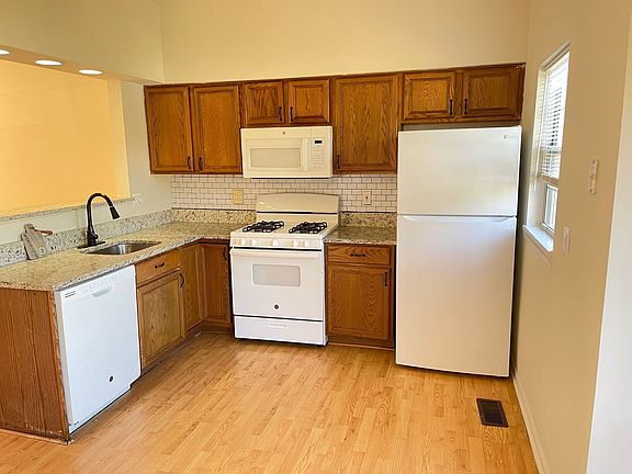 3rd image of 16150 Taconic Cir