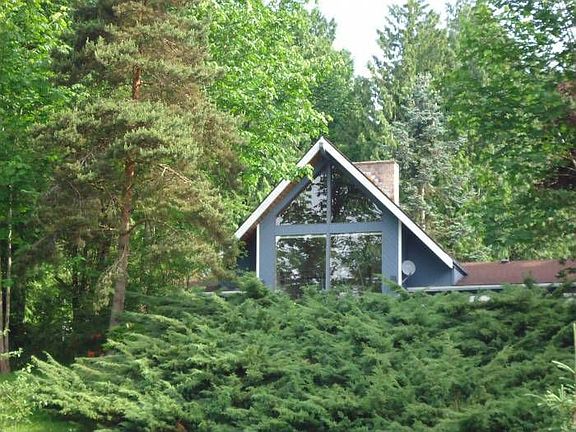 Private wooded retreat