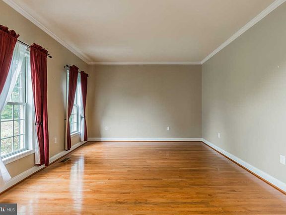 3rd image of 22 Avocet Way