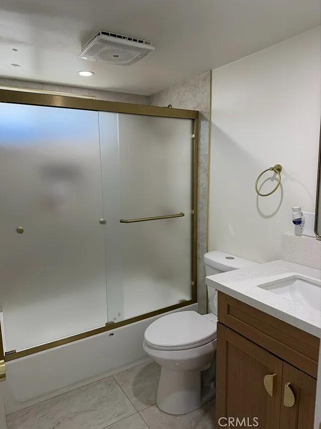 3 bed, 900 sqft, $3,300 — Photo 2