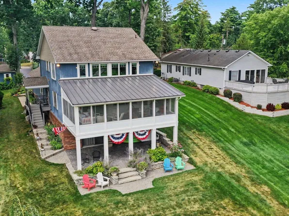 4720 Downing Dr, Pinckney, MI 48169