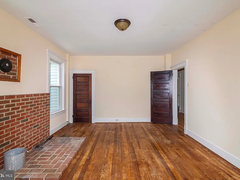 222 W Main St — Photo 45