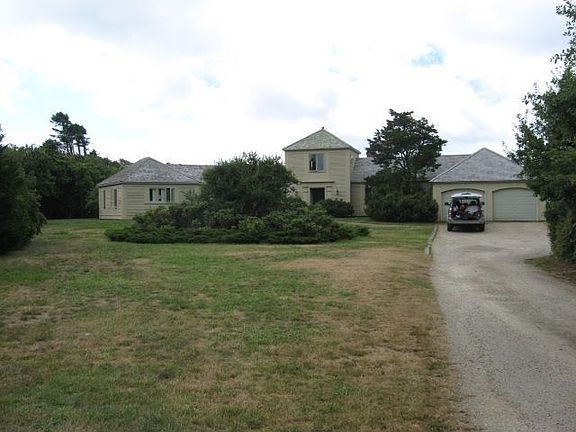 Front view of home