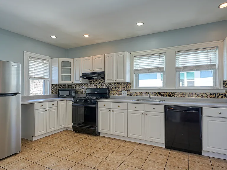 43 Parmenter Rd #43 — Photo 1