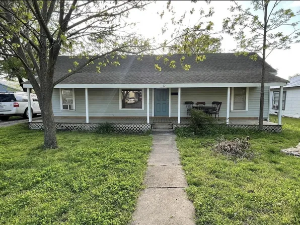 903 14th St, Honey Grove, TX 75446