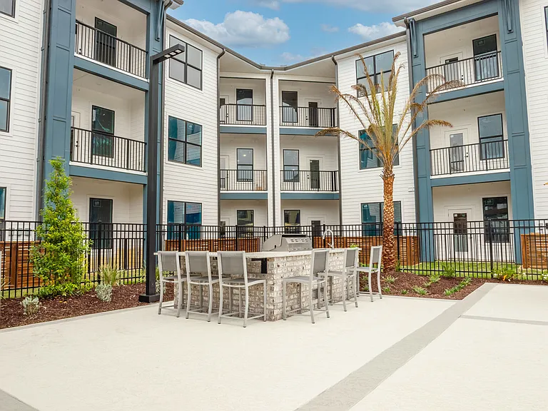 Stainless Steel Grills & Outdoor Kitchen