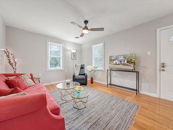 5th image of 2204 Brookside Ln SE