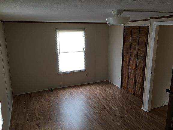 3rd image of 19 Blackberry Ln