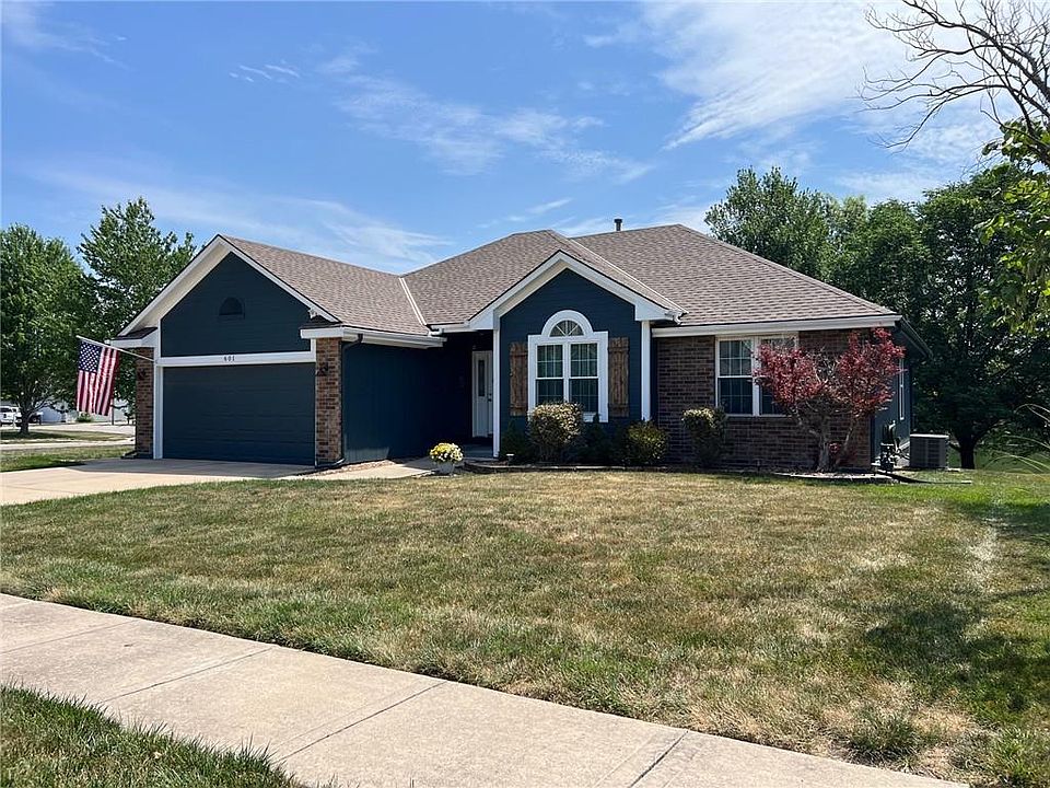 1st image of 601 SW Graystone Dr